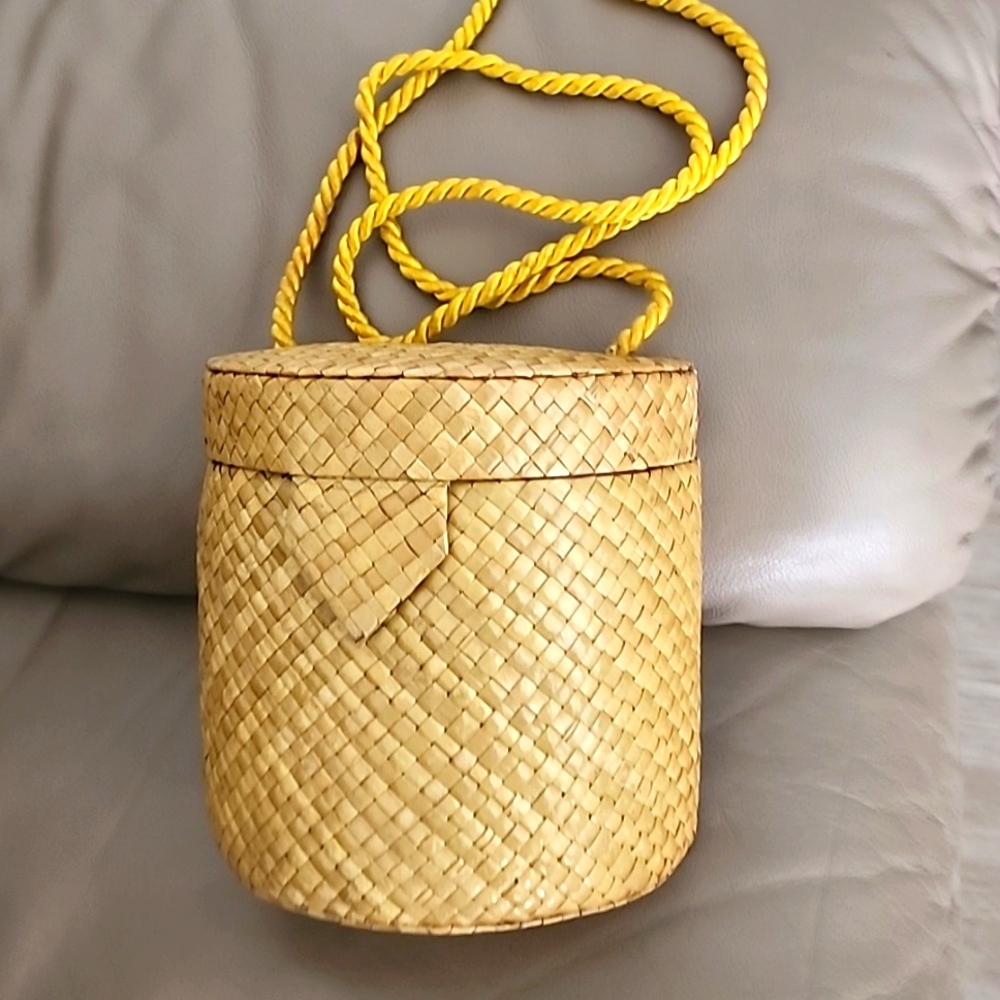Cute Wicker Bag w/Rope Strap